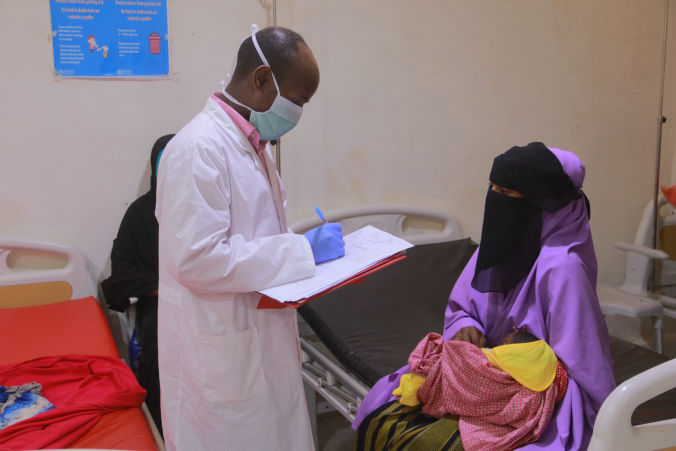 An MSF health worker checks the medical condition of a patient admitted to the inpatient therapeutic feeding centre in Galkayo South hospital, Galmudug state, Somalia. Photo by MSF.
