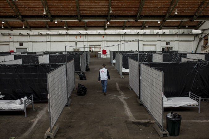 Monday 30 March 2020: MSF opens an accommodation structure with a capacity of 50 beds (which can be extended to 150 beds) for vulnerable people in Brussels. Photo by Pablo Garrigos.
