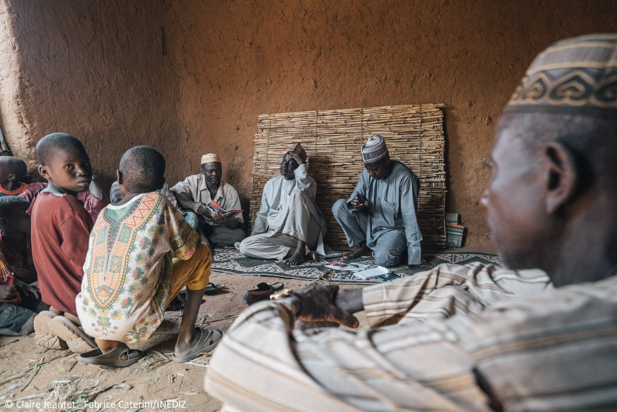 An outreach team from the Sokoto Noma Hospital, Nigeria, visits a village in the local government of Gwadabawa. Photo by Claire Jeantet - Fabrice Caterini/INEDIZ.