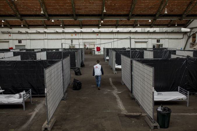 Lundi 30 mars 2020: MSF ouvre une structure d'hébergement d'une capacité de 50 lits (extensible à 150 lits) pour les personnes vulnérables à Bruxelles. Photo par Pablo Garrigos.